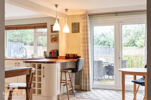Kitchen/Breakfast Bar- click for photo gallery